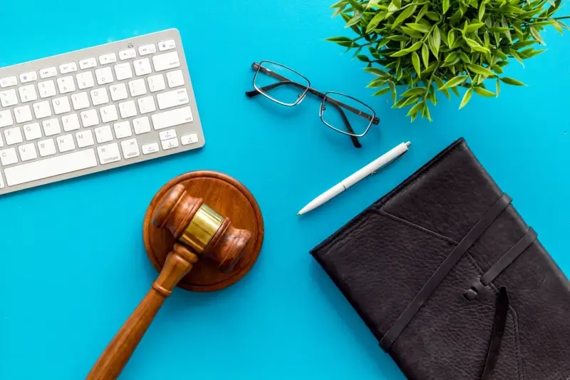 Specjaliści świadczący usługi prawnicze