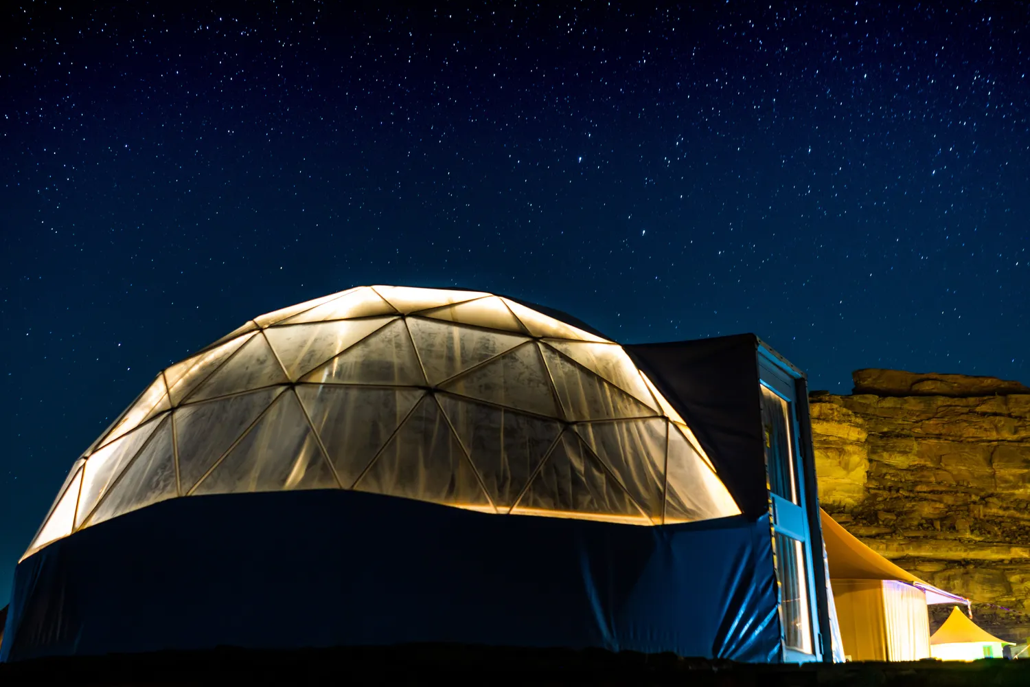 Co to jest namiot sferyczny?