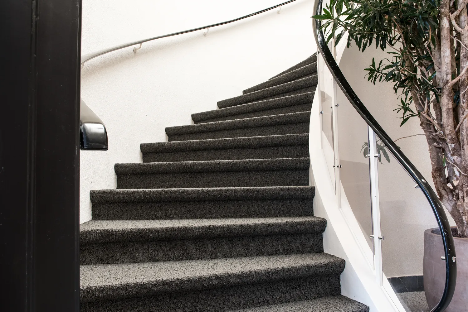 Jak kłaść wykładziny dywanowe?